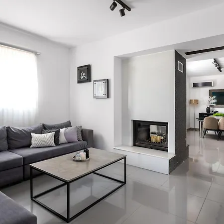 Niovis Villa