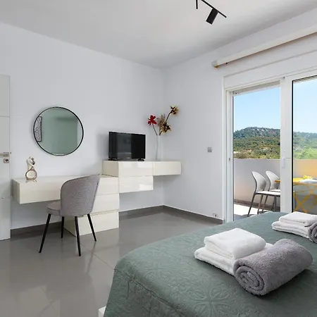 Niovis Villa *